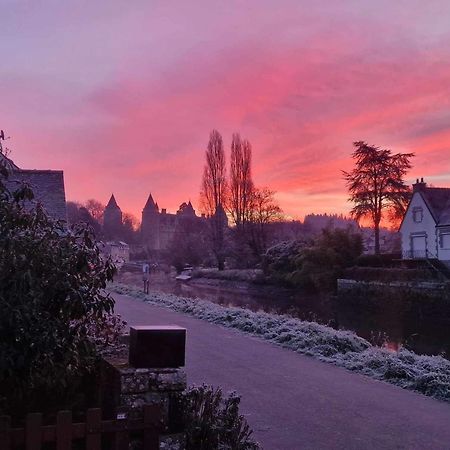 Gîte - Et à côté coule une rivière Josselin Exterior foto