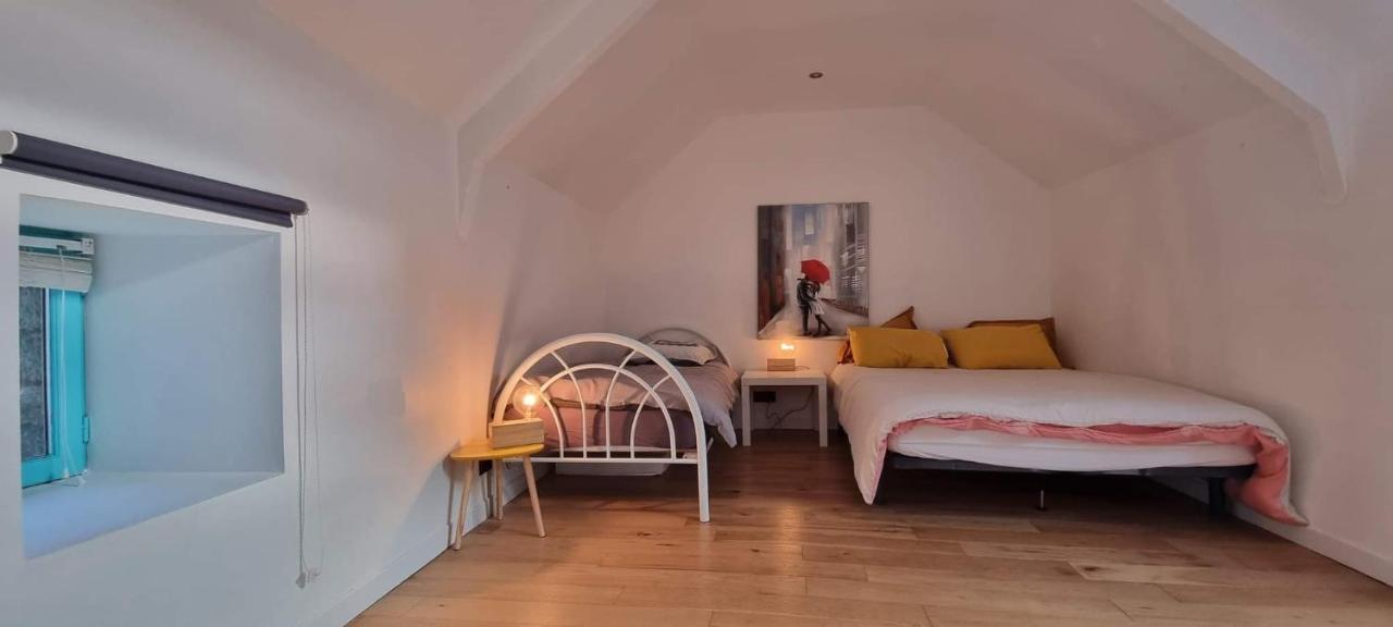 Gîte - Et à côté coule une rivière Josselin Exterior foto