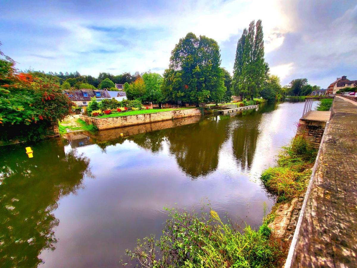 Gîte - Et à côté coule une rivière Josselin Exterior foto