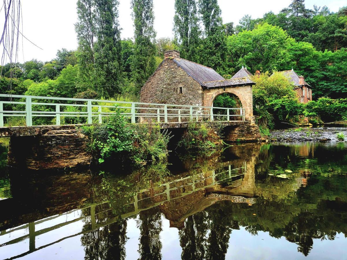 Gîte - Et à côté coule une rivière Josselin Exterior foto