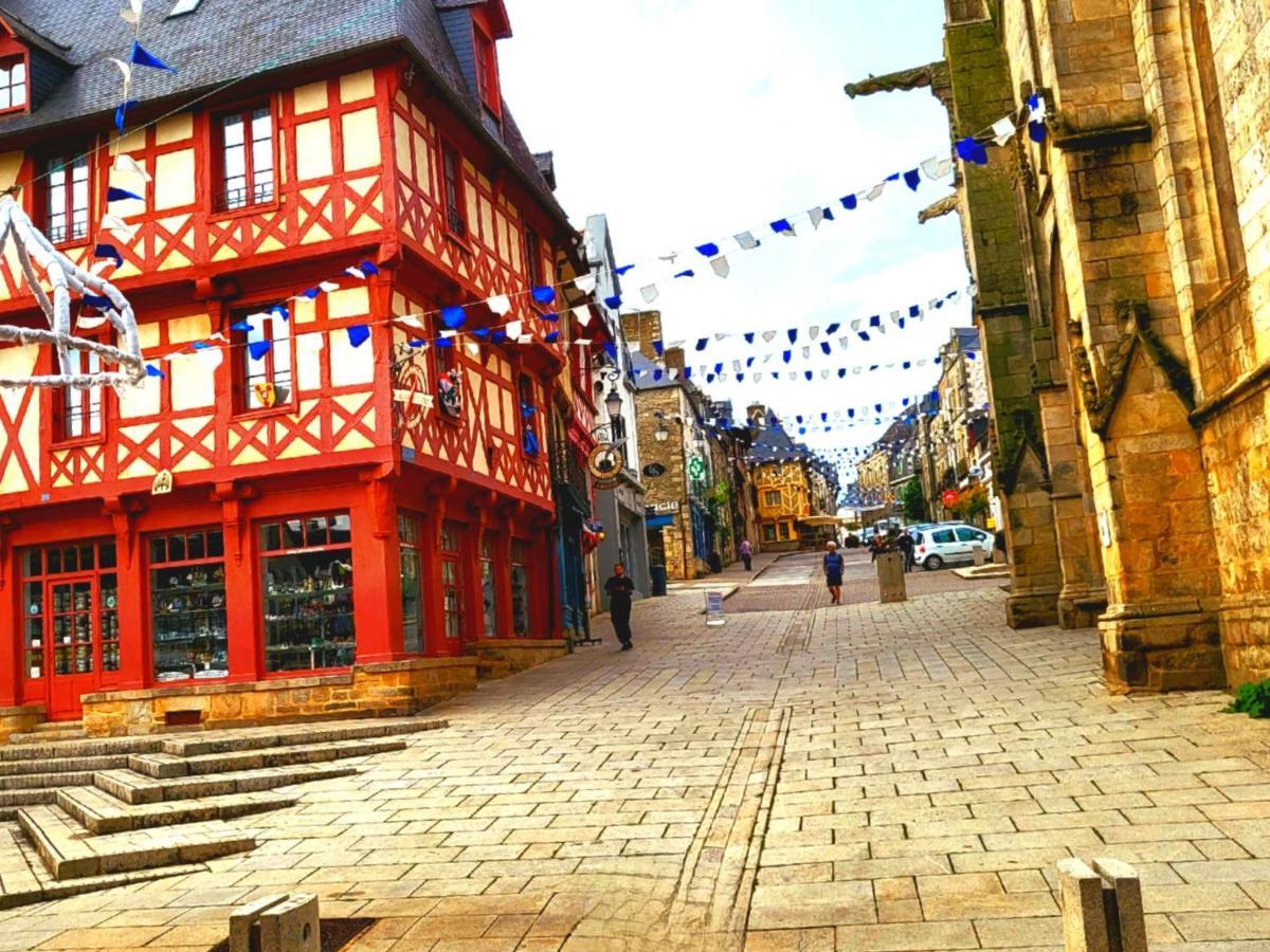 Gîte - Et à côté coule une rivière Josselin Exterior foto