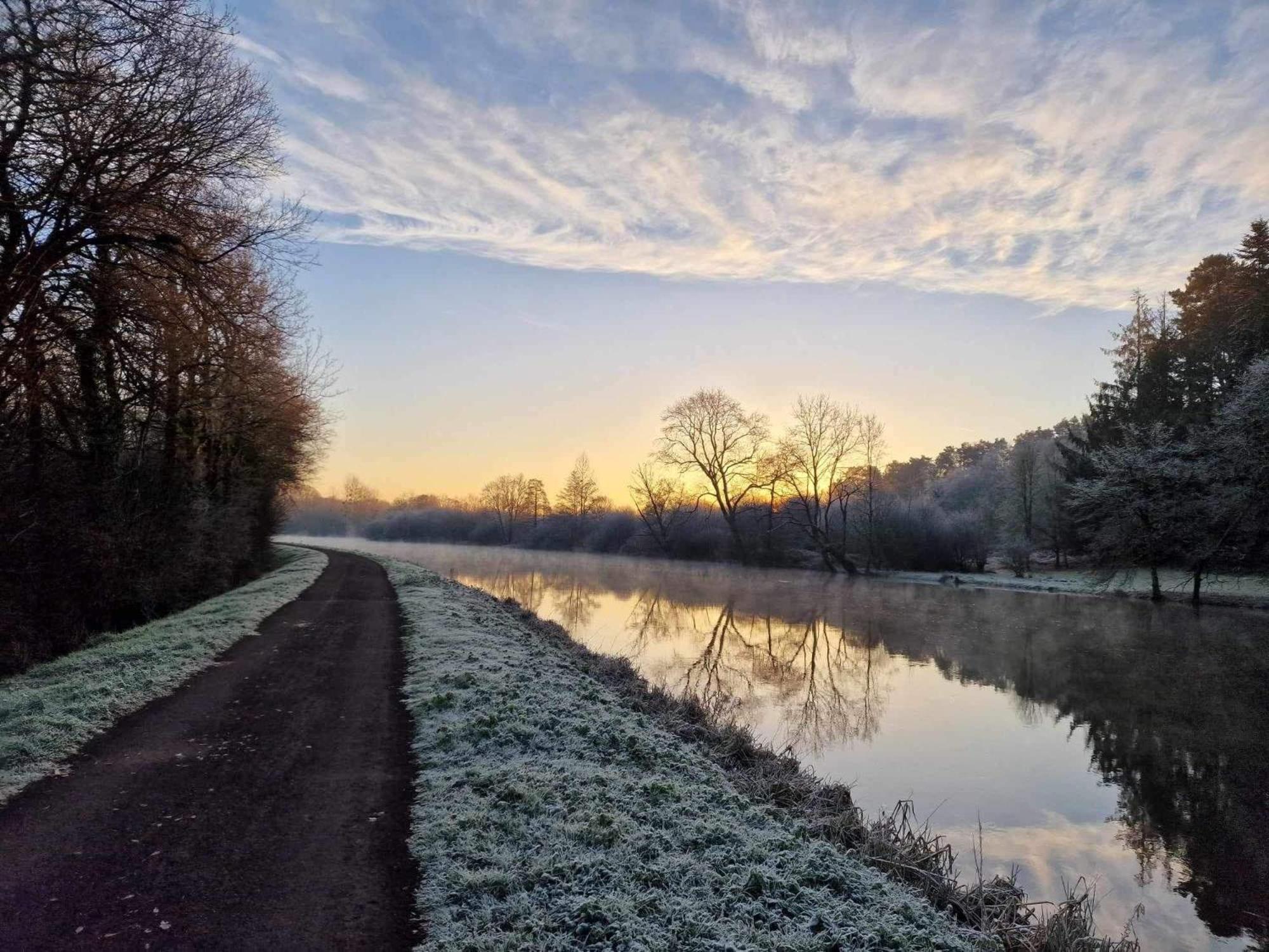 Gîte - Et à côté coule une rivière Josselin Exterior foto