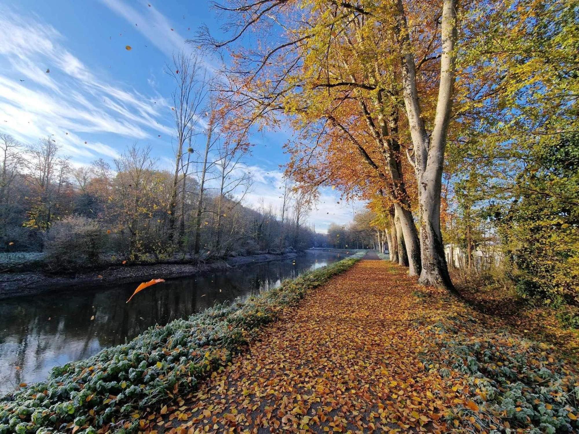 Gîte - Et à côté coule une rivière Josselin Exterior foto